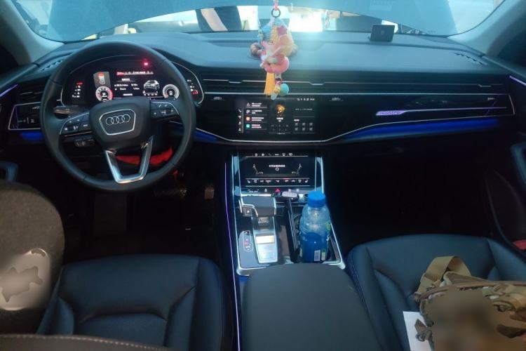 Used Audi Q8 2023 55 TFSI Luxury Dynamic Edition Center Console