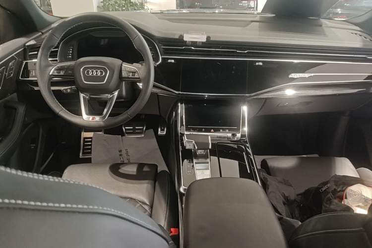 Used Audi Q8 2023 55 TFSI Prestige Dynamic Edition Center Console