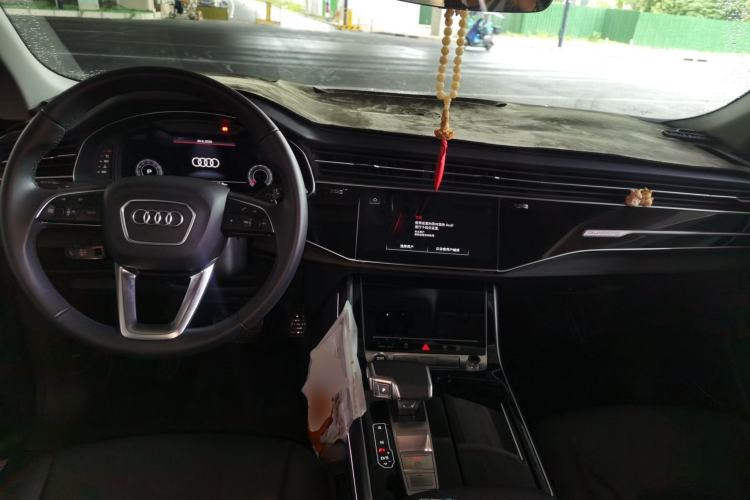 Used Audi Q8 2023 55 TFSI Luxury Dynamic Edition Center Console