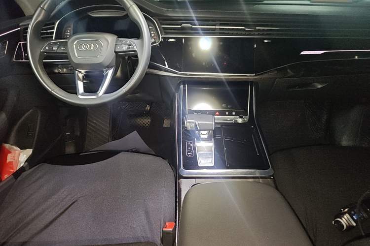 Used Audi Q8 2023 55 TFSI Luxury Dynamic Edition Center Console