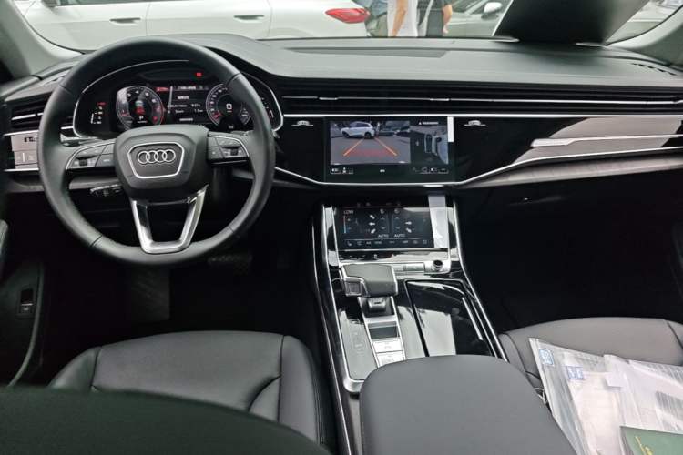 Used Audi Q8 2023 55 TFSI Prestige Dynamic Edition Center Console
