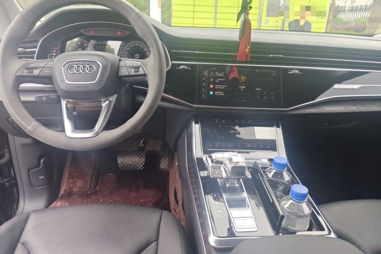 Used Audi Q8 2023 55 TFSI Luxury Dynamic Edition Center Console