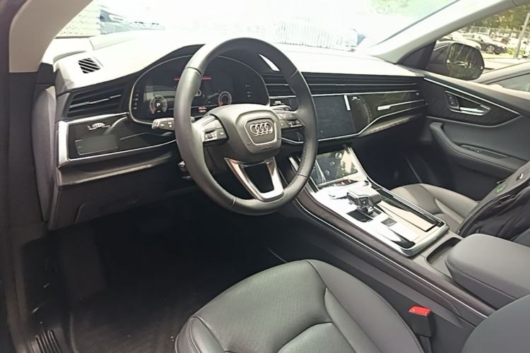Used Audi Q8 2023 55 TFSI Luxury Dynamic Edition Center Console