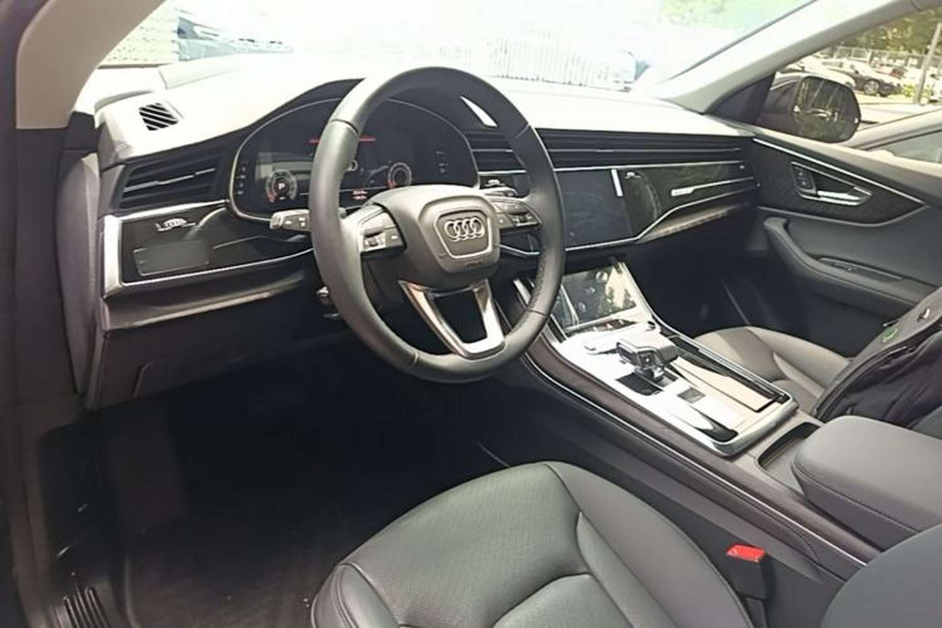 Used Audi Q8 2023 55 TFSI Luxury Dynamic Edition Center Console