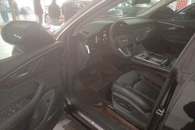 Used Audi Q8 2023 55 TFSI Luxury Dynamic Edition Driver Seat