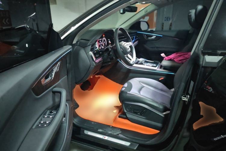 Used Audi Q8 2023 55 TFSI Luxury Dynamic Edition Driver Seat