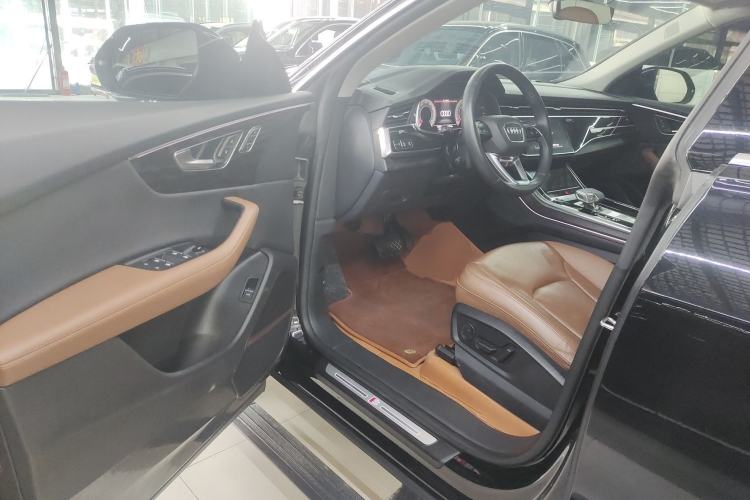 Used Audi Q8 2023 55 TFSI Luxury Dynamic Edition Driver Seat