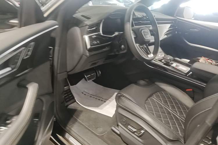 Used Audi Q8 2023 55 TFSI Prestige Dynamic Edition Driver Seat