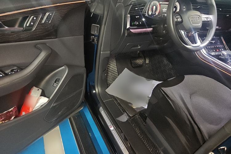 Used Audi Q8 2023 55 TFSI Luxury Dynamic Edition Driver Seat