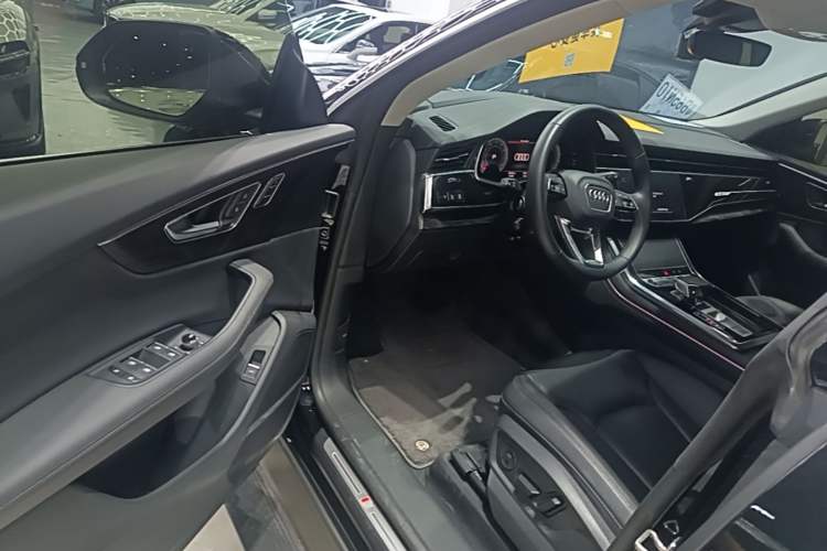 Used Audi Q8 2023 55 TFSI Luxury Dynamic Edition Driver Seat