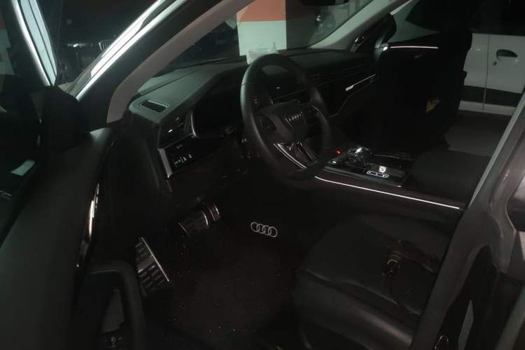 Used Audi Q8 2023 55 TFSI Luxury Dynamic Edition Driver Seat