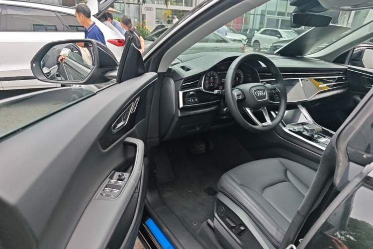 Used Audi Q8 2023 55 TFSI Prestige Dynamic Edition Driver Seat