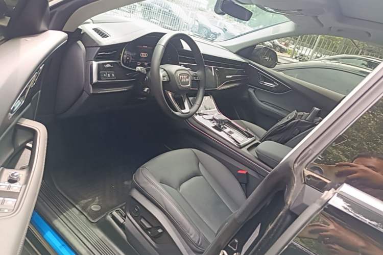 Used Audi Q8 2023 55 TFSI Luxury Dynamic Edition Driver Seat