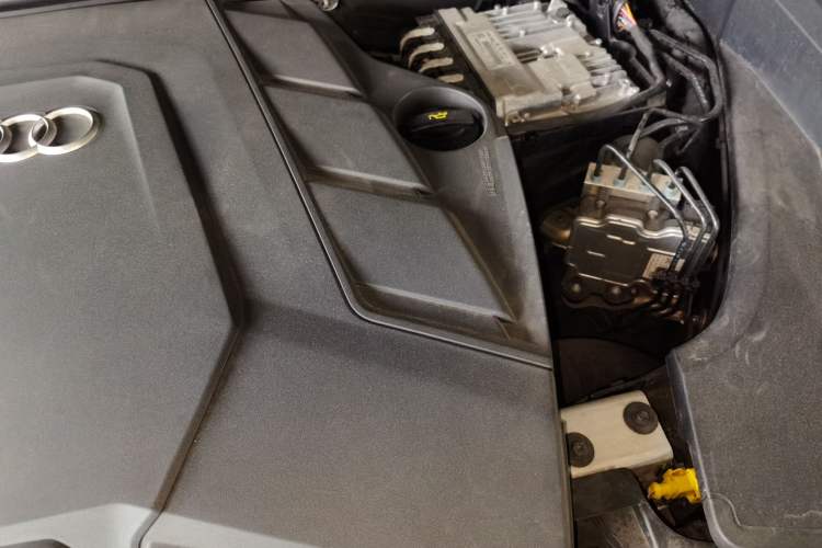 Used Audi Q8 2023 55 TFSI Luxury Dynamic Edition Engine Bay Left