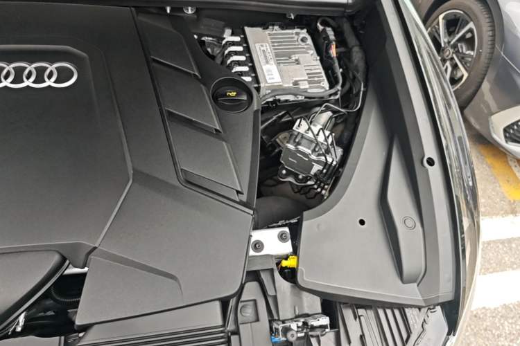 Used Audi Q8 2023 55 TFSI Prestige Dynamic Edition Engine Bay Left