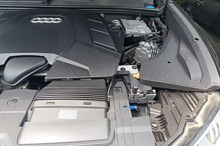 Used Audi Q8 2023 55 TFSI Luxury Dynamic Edition Engine Bay Left