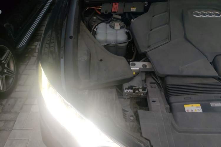 Used Audi Q8 2023 55 TFSI Luxury Dynamic Edition Engine Bay Right