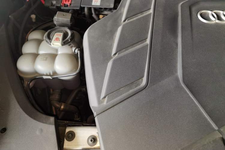 Used Audi Q8 2023 55 TFSI Luxury Dynamic Edition Engine Bay Right