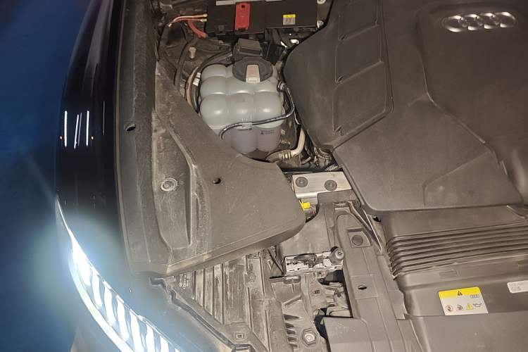 Used Audi Q8 2023 55 TFSI Luxury Dynamic Edition Engine Bay Right