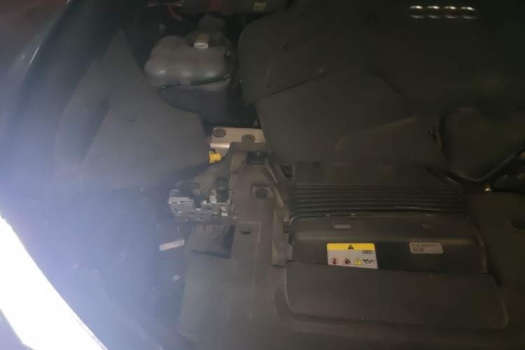 Used Audi Q8 2023 55 TFSI Luxury Dynamic Edition Engine Bay Right