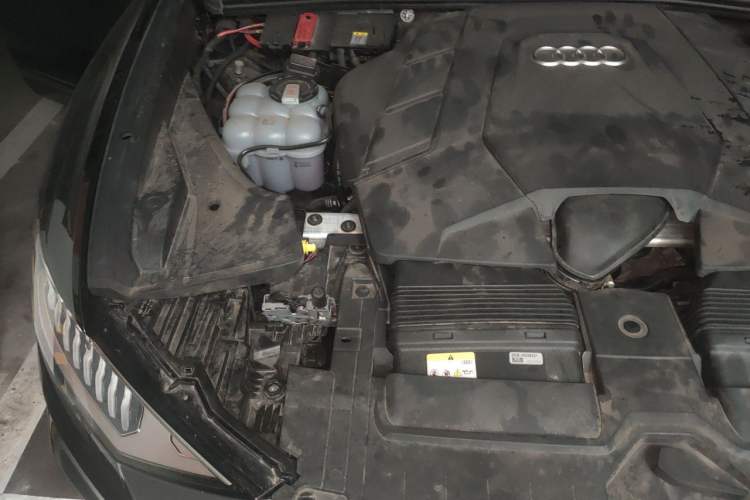 Used Audi Q8 2023 55 TFSI Luxury Dynamic Edition Engine Bay Right