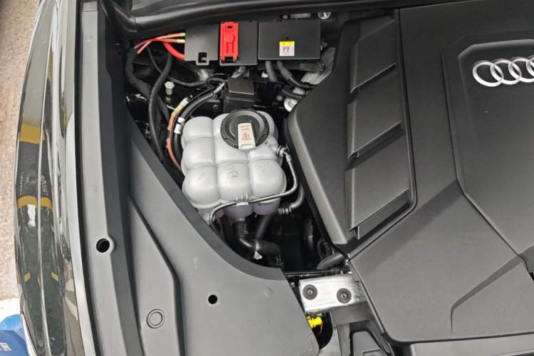 Used Audi Q8 2023 55 TFSI Prestige Dynamic Edition Engine Bay Right