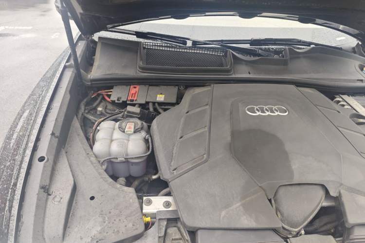 Used Audi Q8 2023 55 TFSI Luxury Dynamic Edition Engine Bay Right