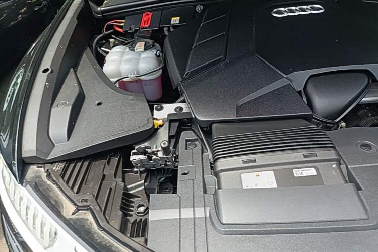 Used Audi Q8 2023 55 TFSI Luxury Dynamic Edition Engine Bay Right