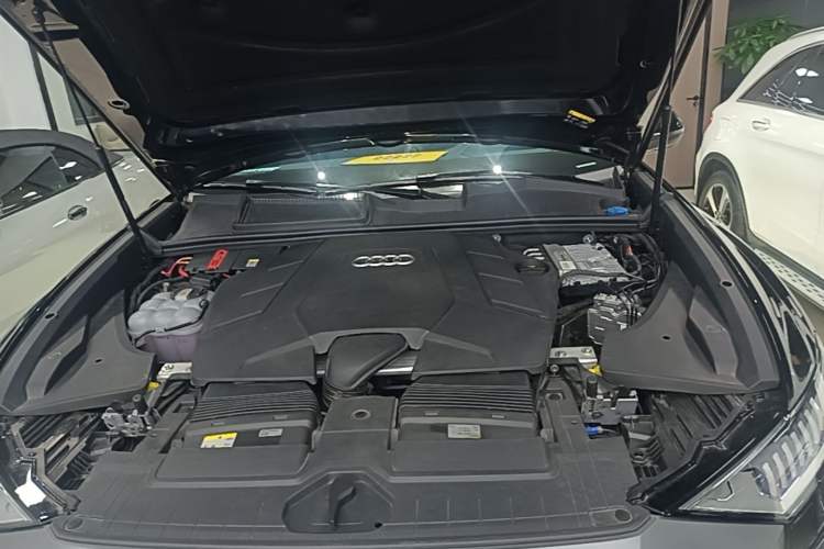 Used Audi Q8 2023 55 TFSI Luxury Dynamic Edition Engine Bay