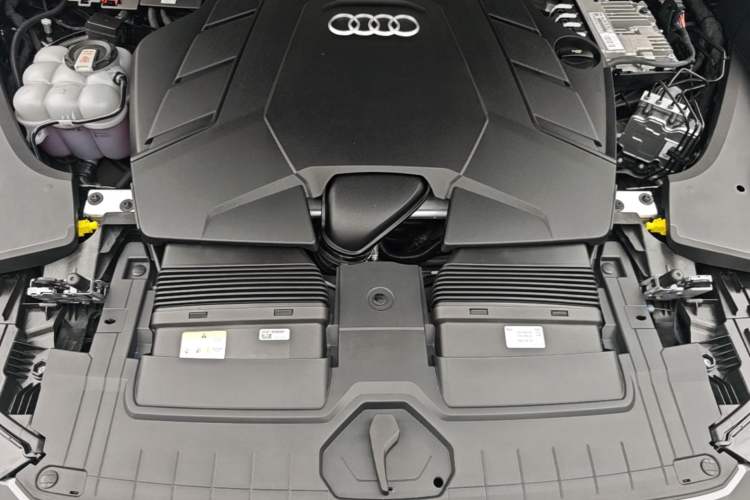 Used Audi Q8 2023 55 TFSI Prestige Dynamic Edition Engine Bay