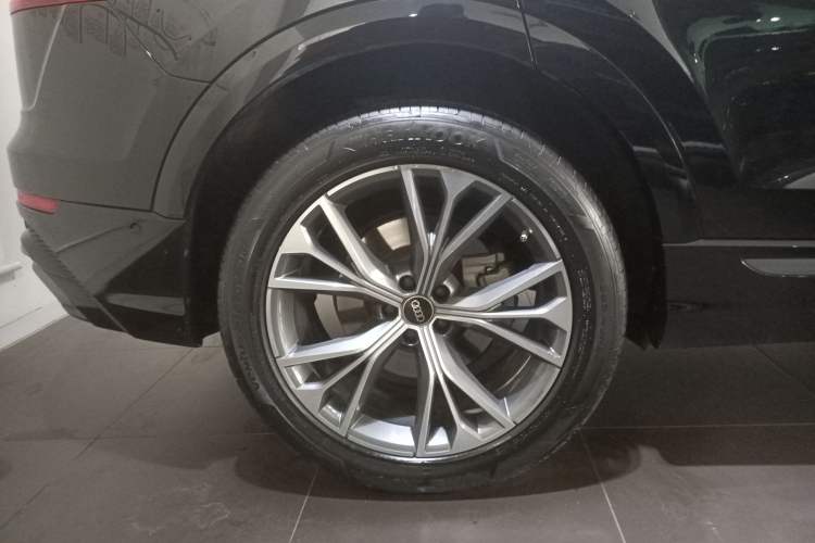 Used Audi Q8 2023 55 TFSI Luxury Dynamic Edition Exterior 5