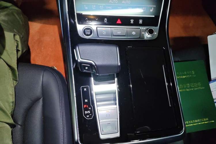 Used Audi Q8 2023 55 TFSI Luxury Dynamic Edition Gear Lever