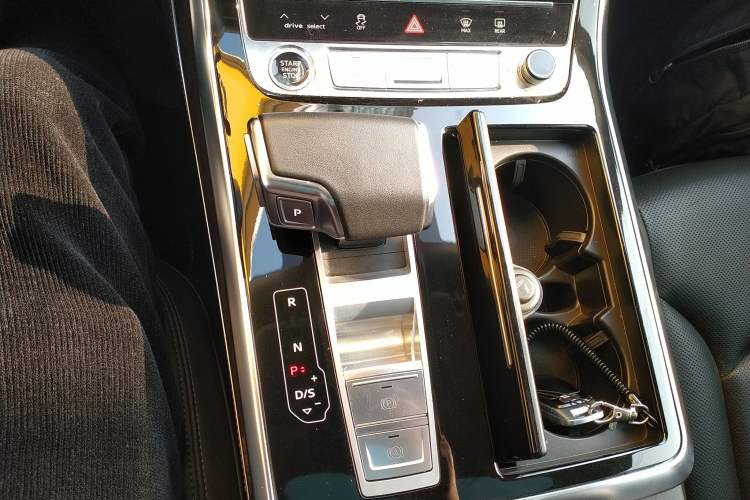 Used Audi Q8 2023 55 TFSI Luxury Dynamic Edition Gear Lever