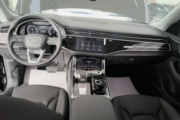 Used Audi Q8 2023 55 TFSI Luxury Dynamic Edition Gear Lever