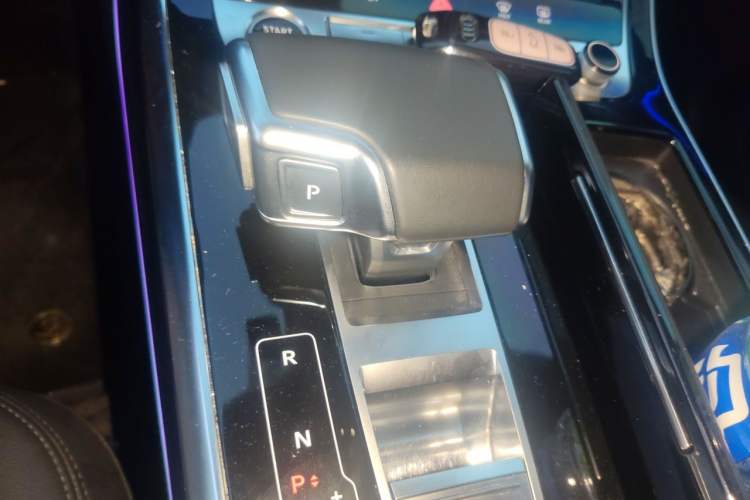 Used Audi Q8 2023 55 TFSI Luxury Dynamic Edition Gear Lever