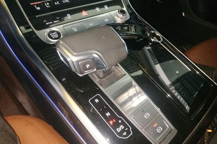 Used Audi Q8 2023 55 TFSI Luxury Dynamic Edition Gear Lever