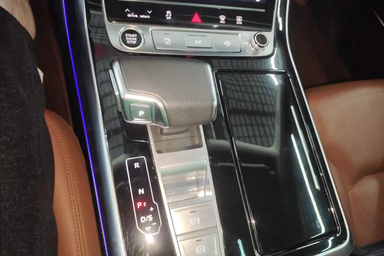 Used Audi Q8 2023 55 TFSI Luxury Dynamic Edition Gear Lever