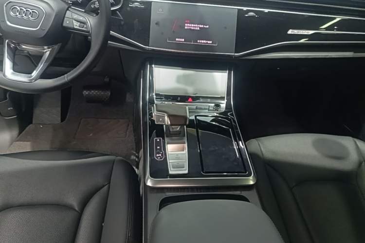 Used Audi Q8 2023 55 TFSI Luxury Dynamic Edition Gear Lever