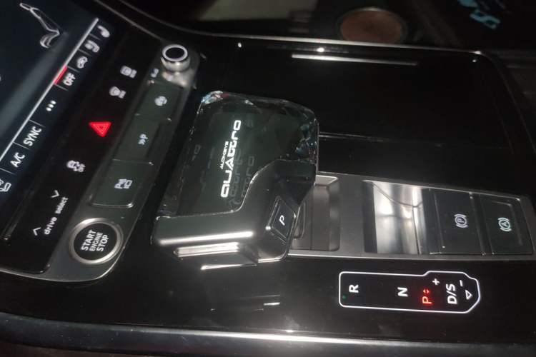 Used Audi Q8 2023 55 TFSI Luxury Dynamic Edition Gear Lever