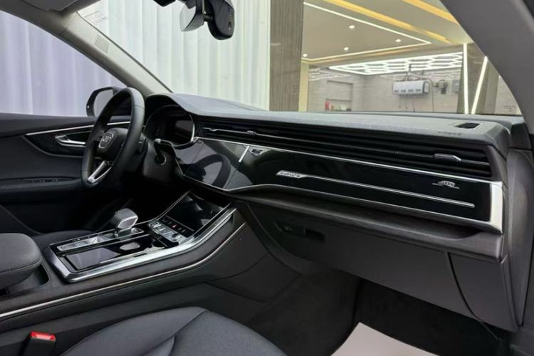 Used Audi Q8 2023 55 TFSI Luxury Dynamic Edition Interior 1