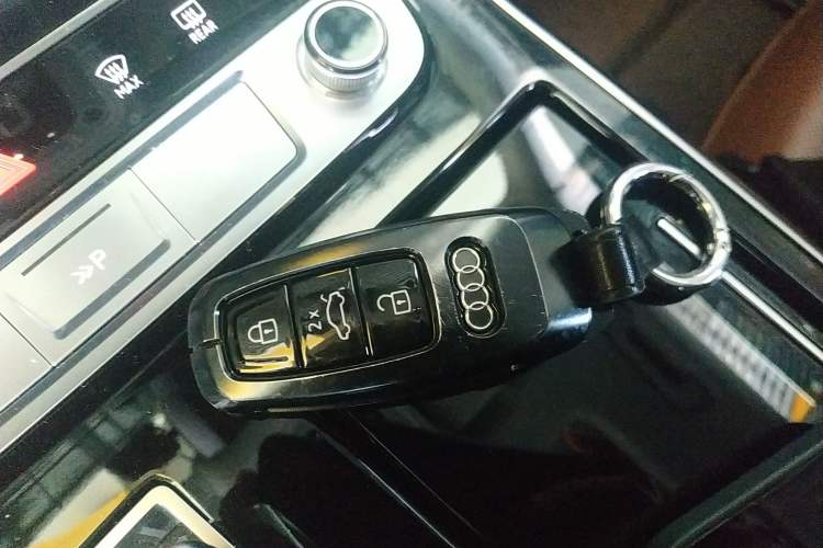 Used Audi Q8 2023 55 TFSI Luxury Dynamic Edition Interior 1