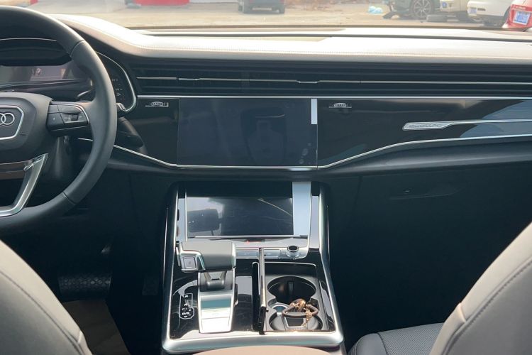 Used Audi Q8 2023 55 TFSI Luxury Dynamic Edition Interior 1