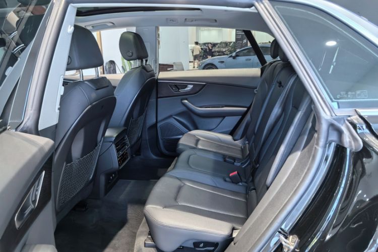 Used Audi Q8 2023 55 TFSI Luxury Dynamic Edition Interior 10