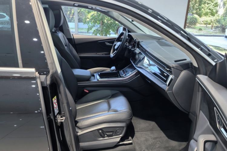Used Audi Q8 2023 55 TFSI Luxury Dynamic Edition Interior 2