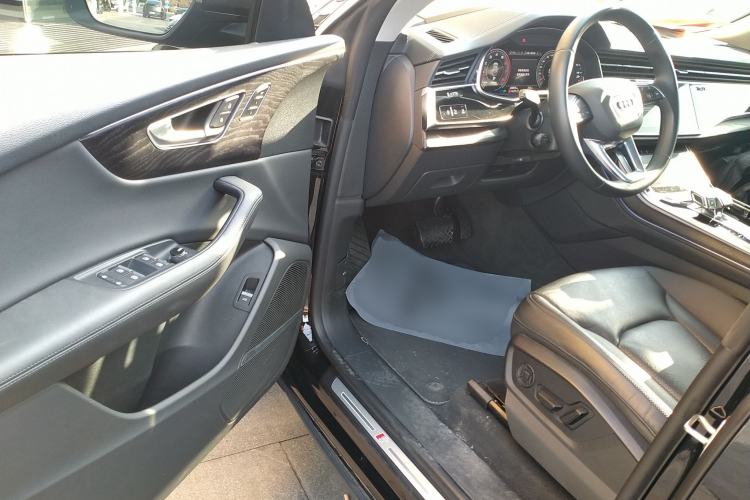 Used Audi Q8 2023 55 TFSI Luxury Dynamic Edition Interior 3