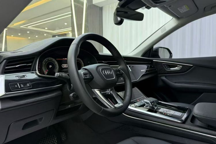 Used Audi Q8 2023 55 TFSI Luxury Dynamic Edition Interior 3