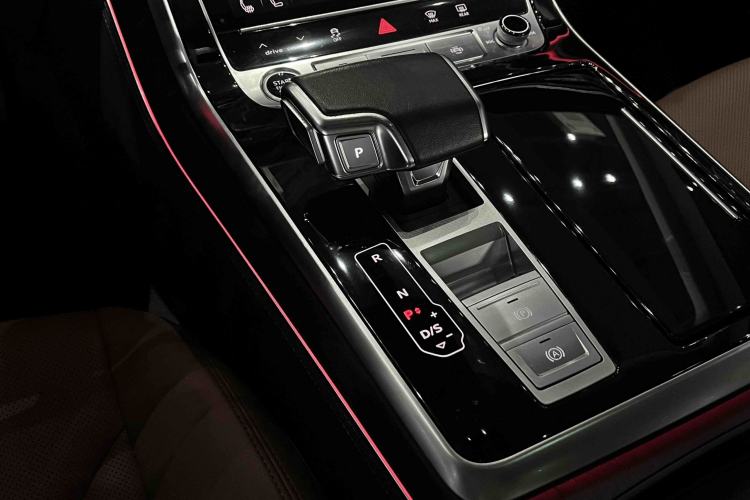 Used Audi Q8 2023 55 TFSI Luxury Dynamic Edition Interior 3