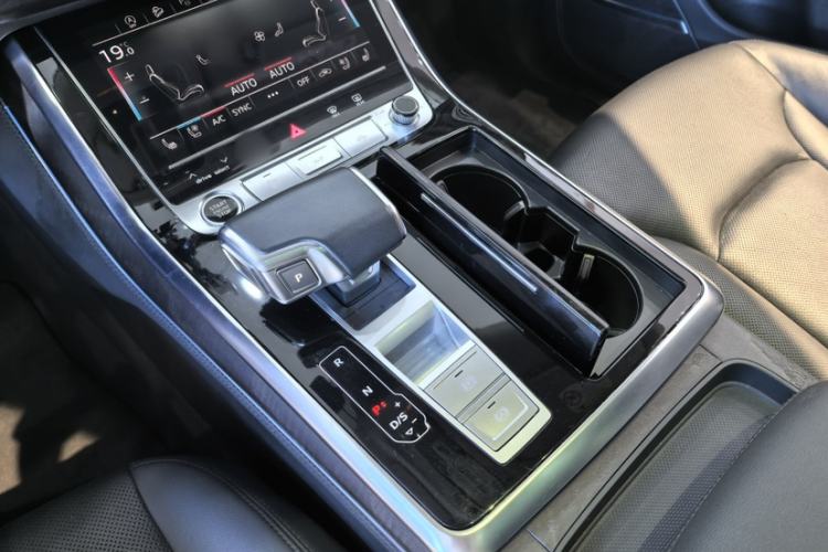 Used Audi Q8 2023 55 TFSI Luxury Dynamic Edition Interior 4