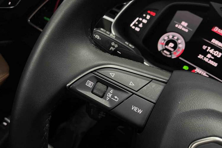 Used Audi Q8 2023 55 TFSI Luxury Dynamic Edition Interior 4