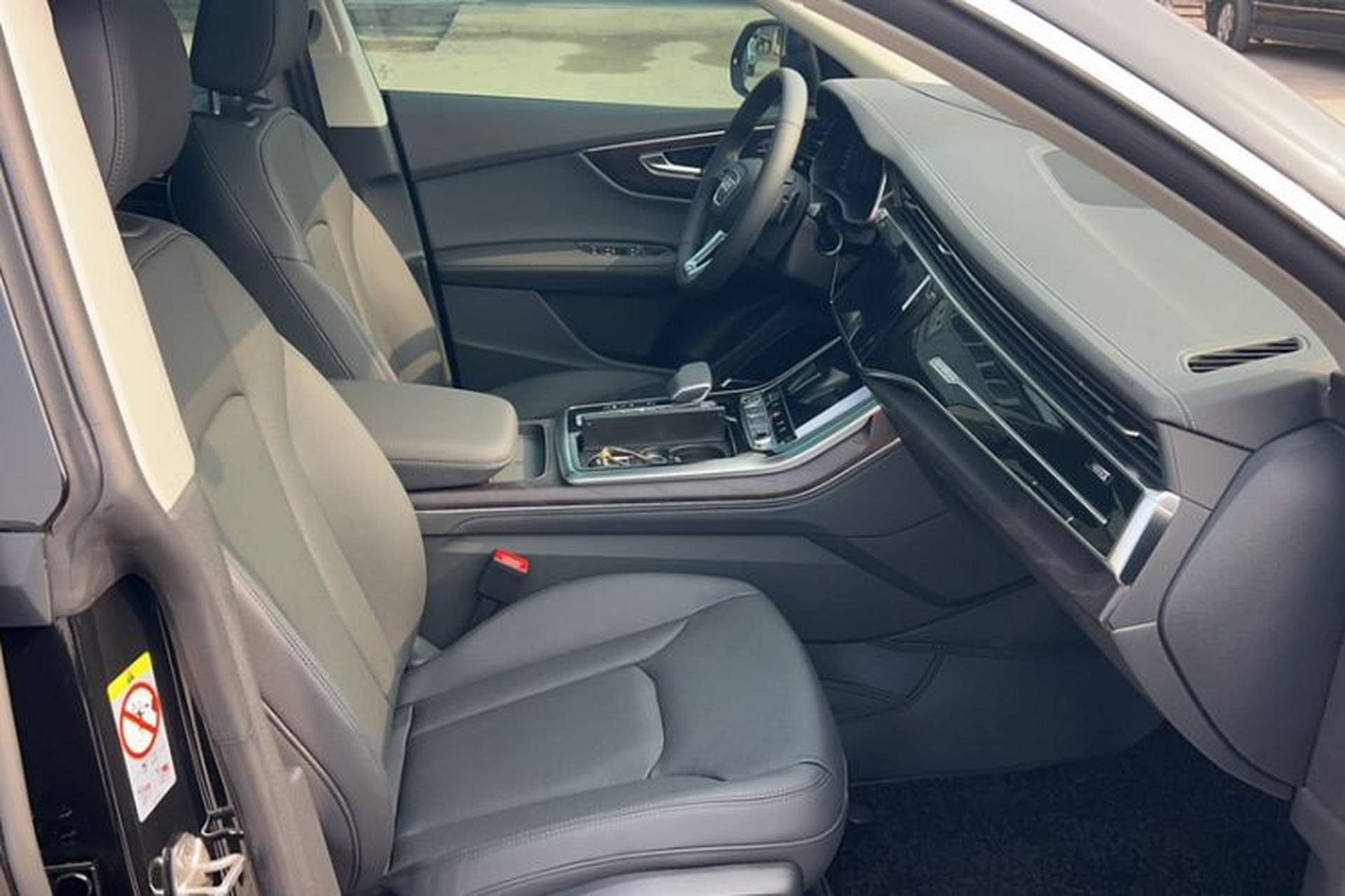 Used Audi Q8 2023 55 TFSI Luxury Dynamic Edition Interior 6